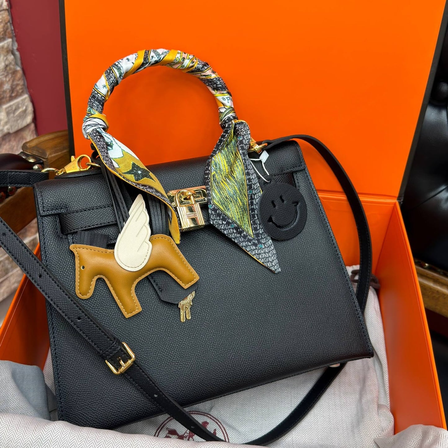 Hermès Kelly 25 liki Noir Togo Deri Gold Hardware Kadın El Çantası